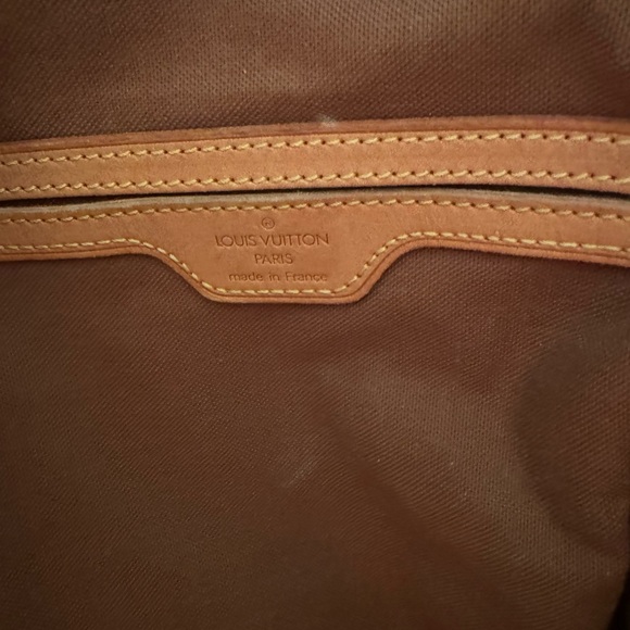 LOUIS VUITTON
Monogram Montsouris GM Backpack This is the authentic - Picture 6 of 16